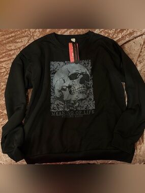 ROMWE Black Graphic Sweatshirt with Gray Skull Print